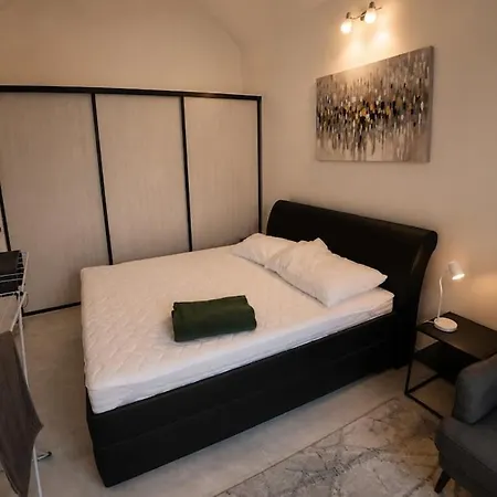 Holiday home Your Own Historic Mansion, Gym And Basement Bar